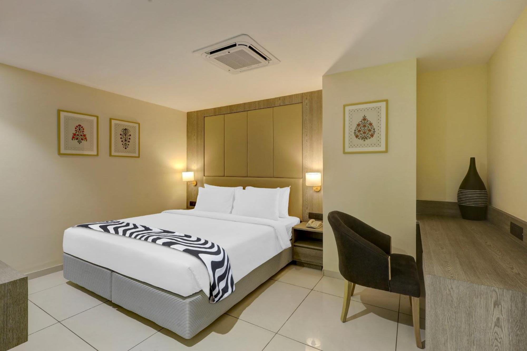 Sunday Hotel Vadodara Dış mekan fotoğraf