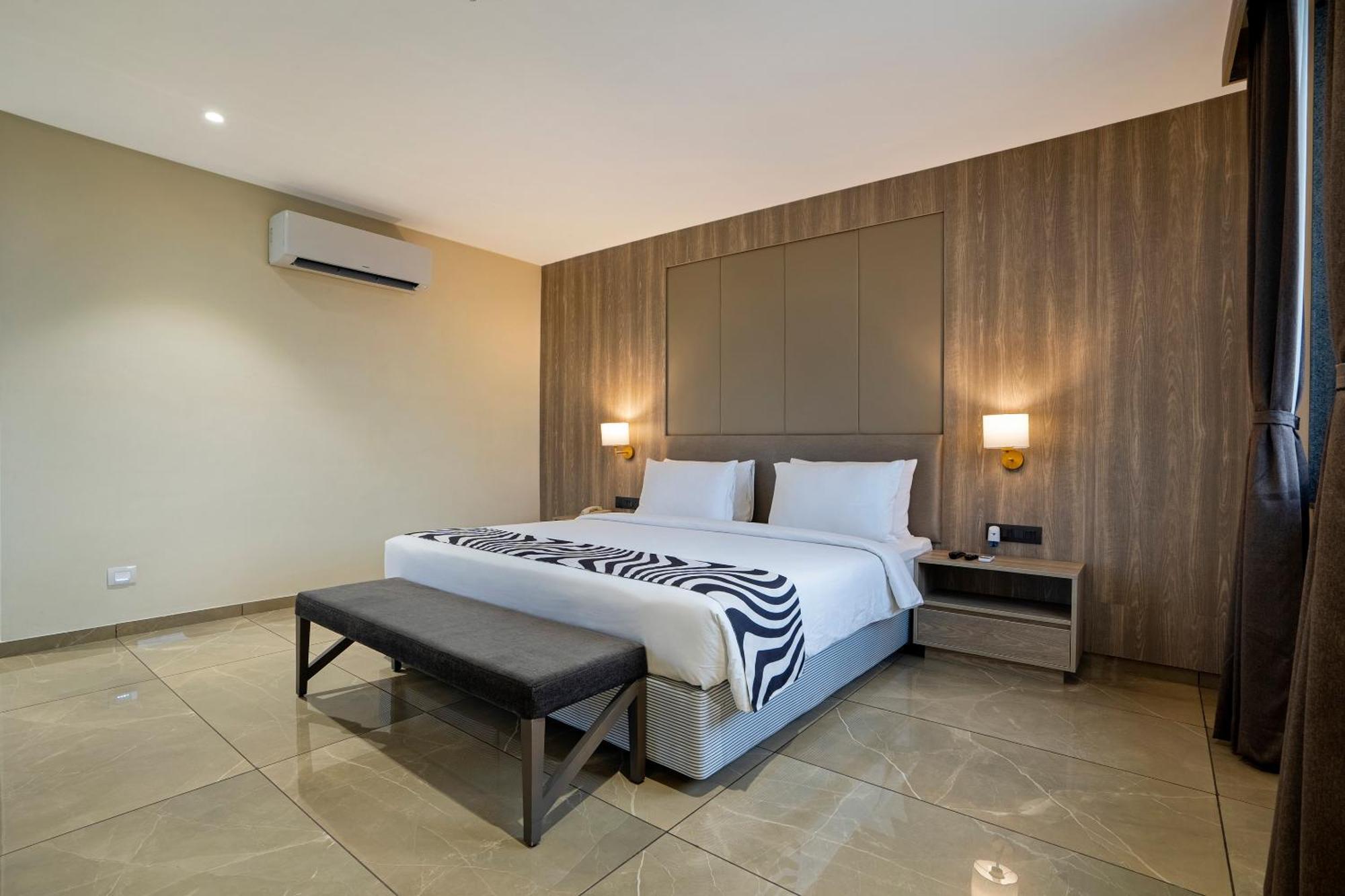 Sunday Hotel Vadodara Dış mekan fotoğraf
