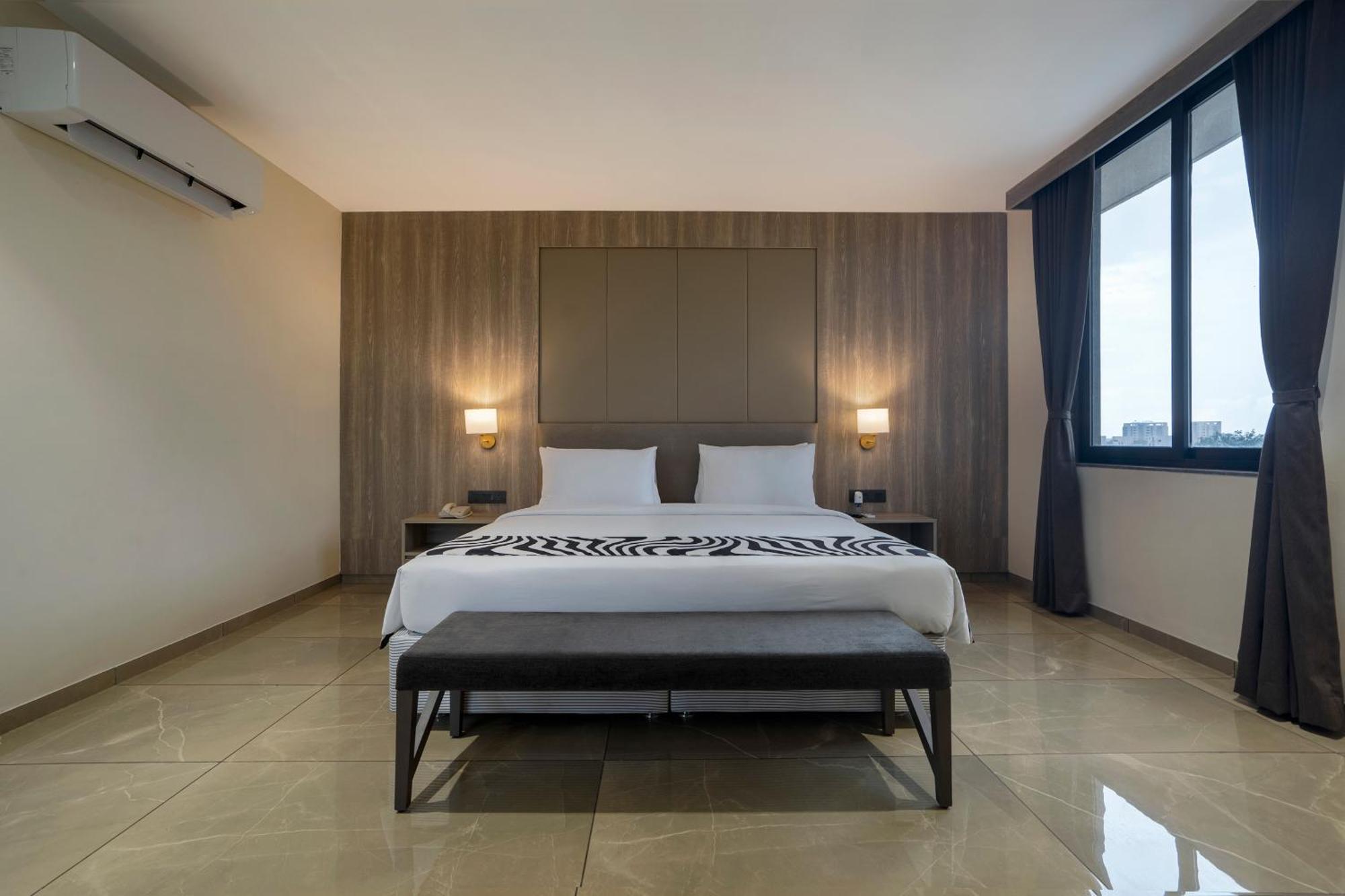 Sunday Hotel Vadodara Dış mekan fotoğraf