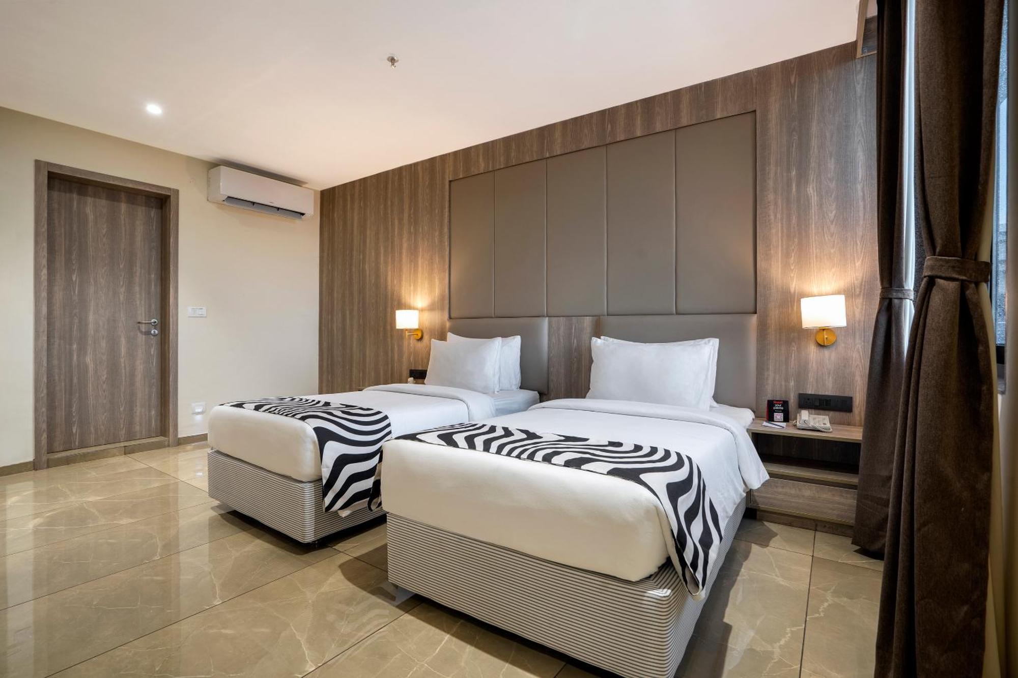 Sunday Hotel Vadodara Dış mekan fotoğraf