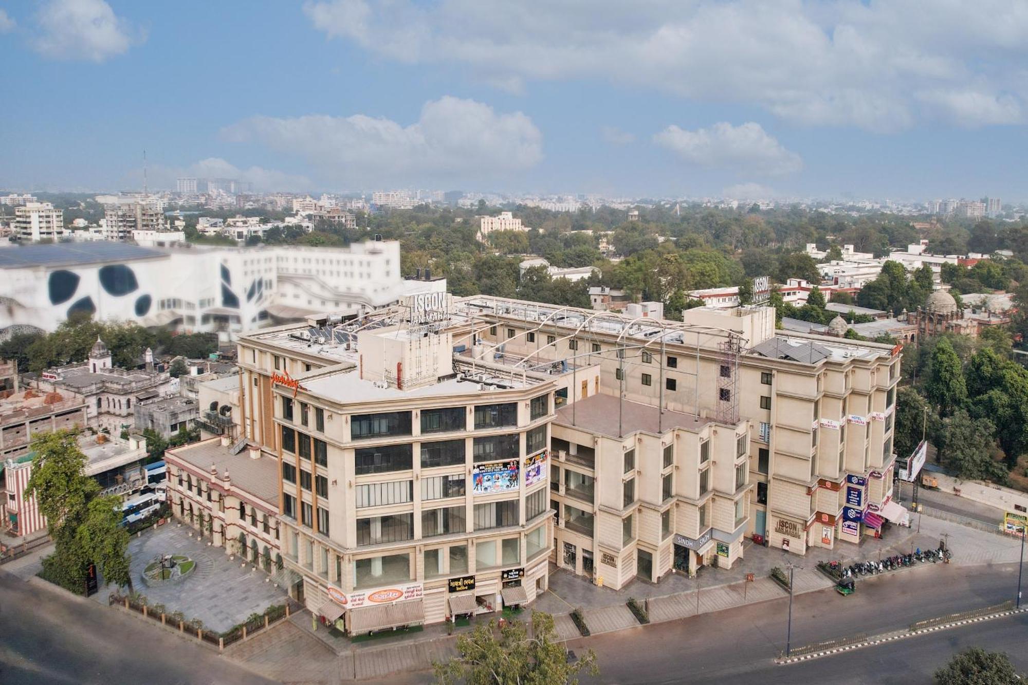Sunday Hotel Vadodara Dış mekan fotoğraf