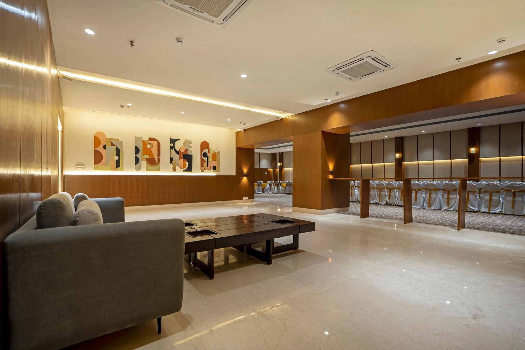 Sunday Hotel Vadodara Dış mekan fotoğraf
